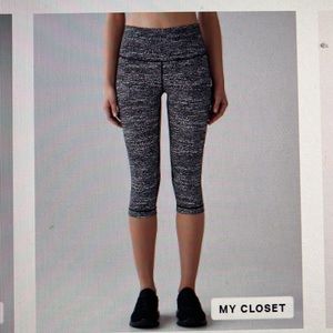 Lululemon size 4 wunder under high rise crop 17”